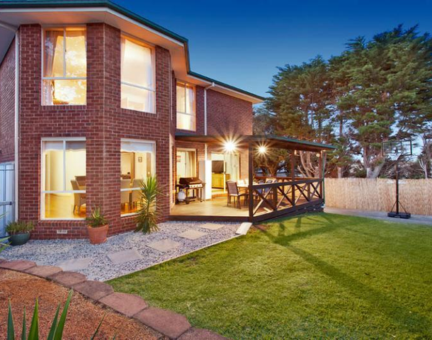 2 Woolart Street, Strathmore VIC 3041