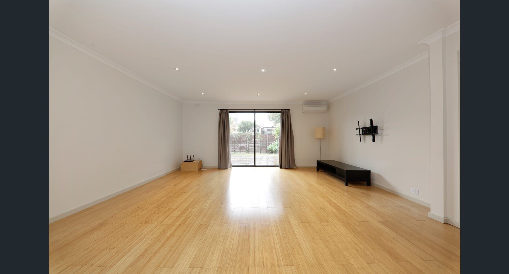 2/1 Apsley Street, Mount Waverley VIC 3149 Apartment For Rent 650