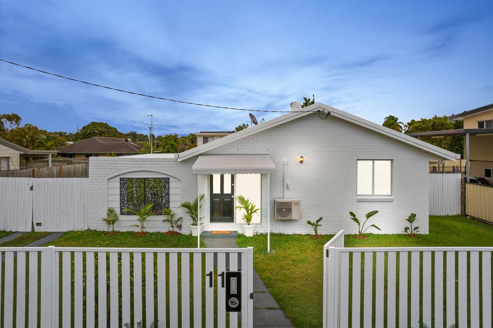 5 bedrooms House in 11 Kerwalli Street DECEPTION BAY QLD, 4508