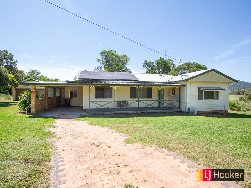 4 bedrooms House in 1260 New England Highway TAMWORTH NSW, 2340