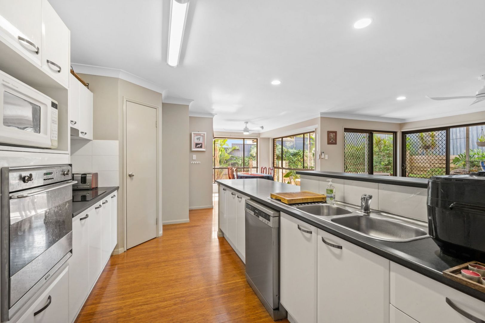 47a Gannon Avenue, Manly QLD 4179, Image 2