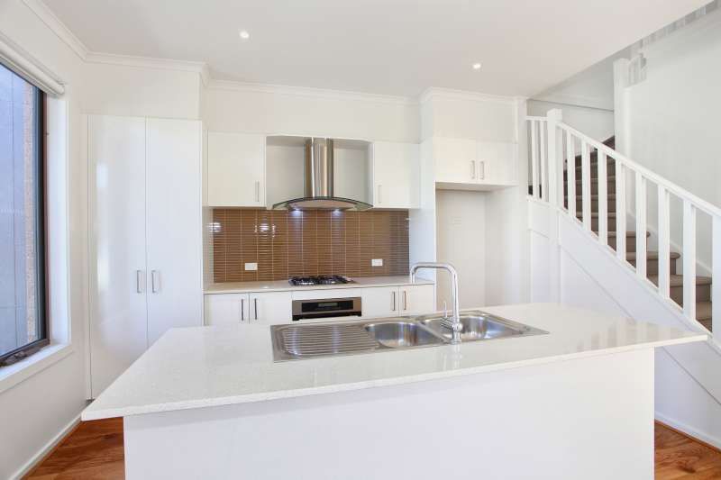 4 bedrooms Townhouse in 48 Grattan Cove CRAIGIEBURN VIC, 3064