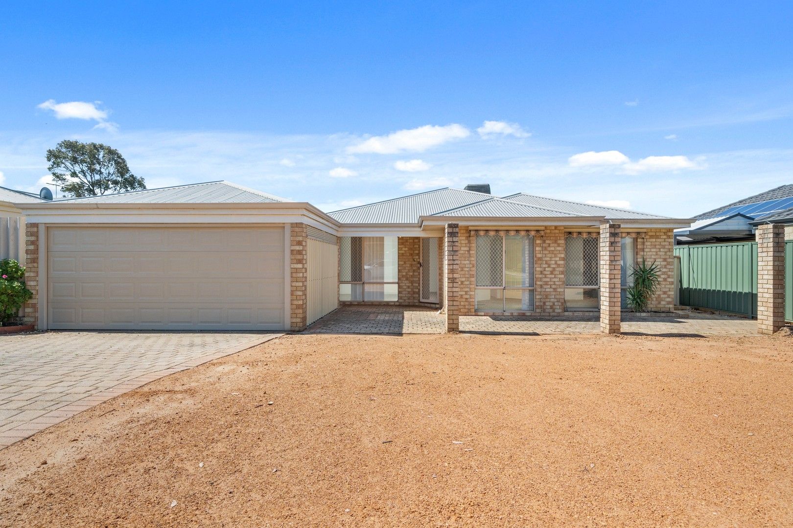 4 bedrooms House in 3 Moldern Place HUNTINGDALE WA, 6110