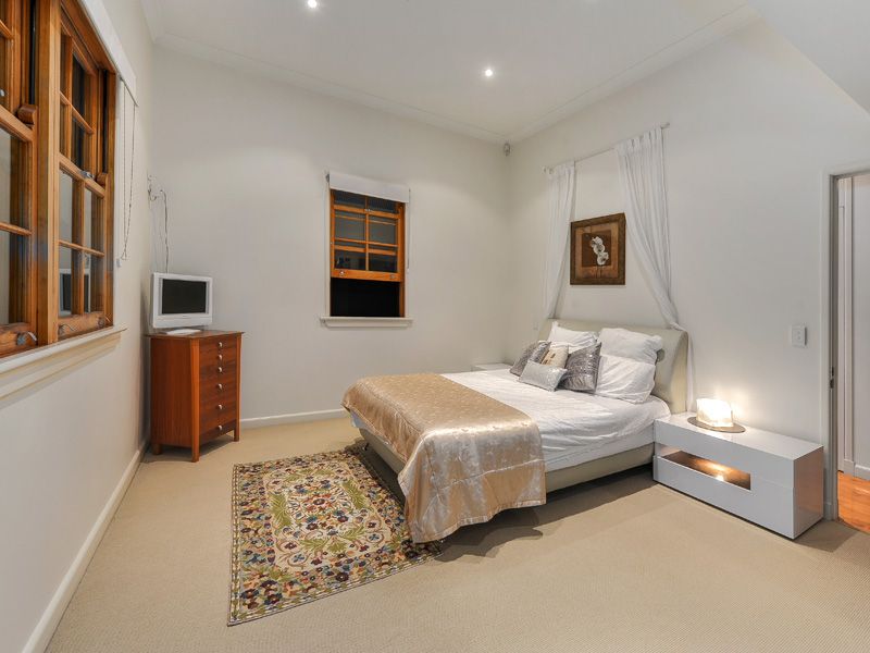 70 Kennigo Street, SPRING HILL QLD 4000, Image 2