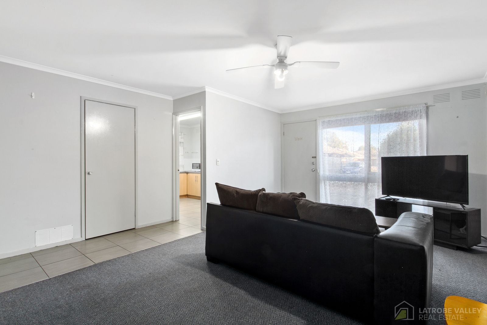 4/9 Hyland Street, Moe VIC 3825, Image 2