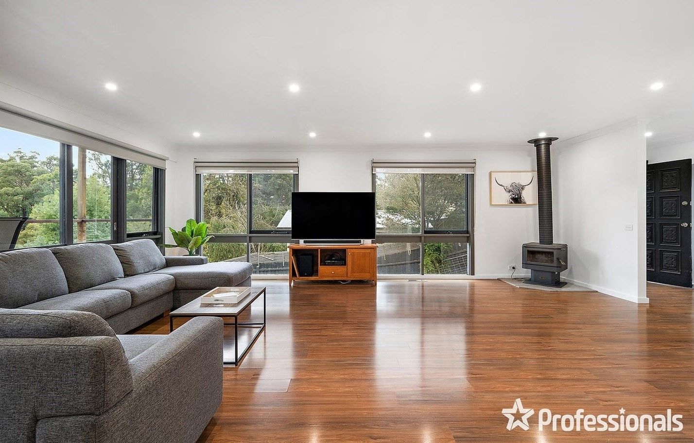 24 Priestley Crescent, Mount Evelyn VIC 3796, Image 2