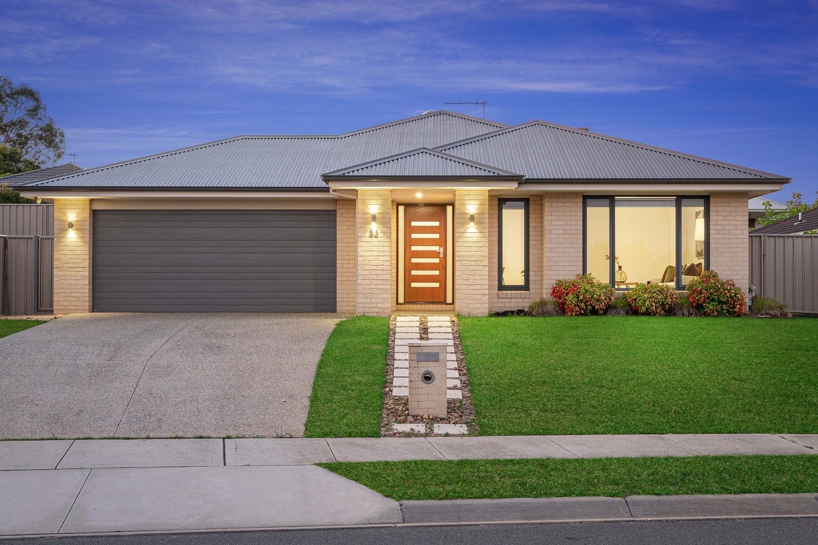 98 Lawson Circuit, Lavington NSW 2641, Image 0