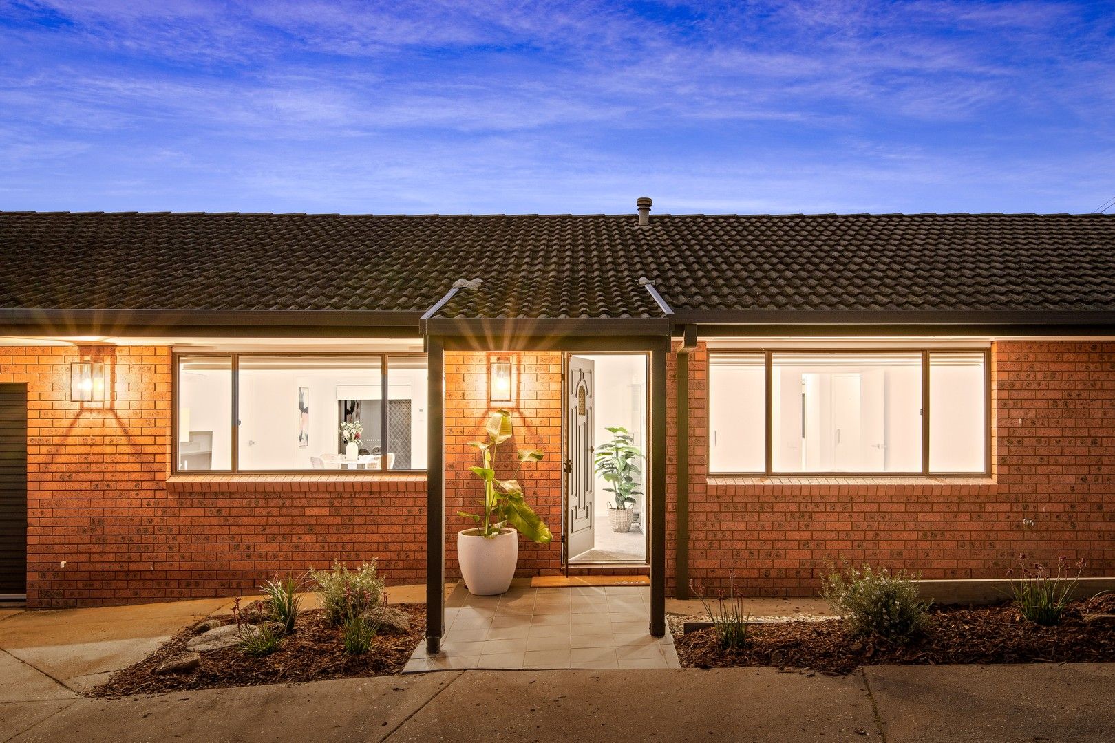 2/585 Hague Street, Lavington NSW 2641, Image 0