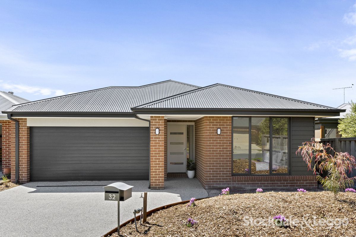 4 bedrooms House in 32 Serene Terrace DRYSDALE VIC, 3222