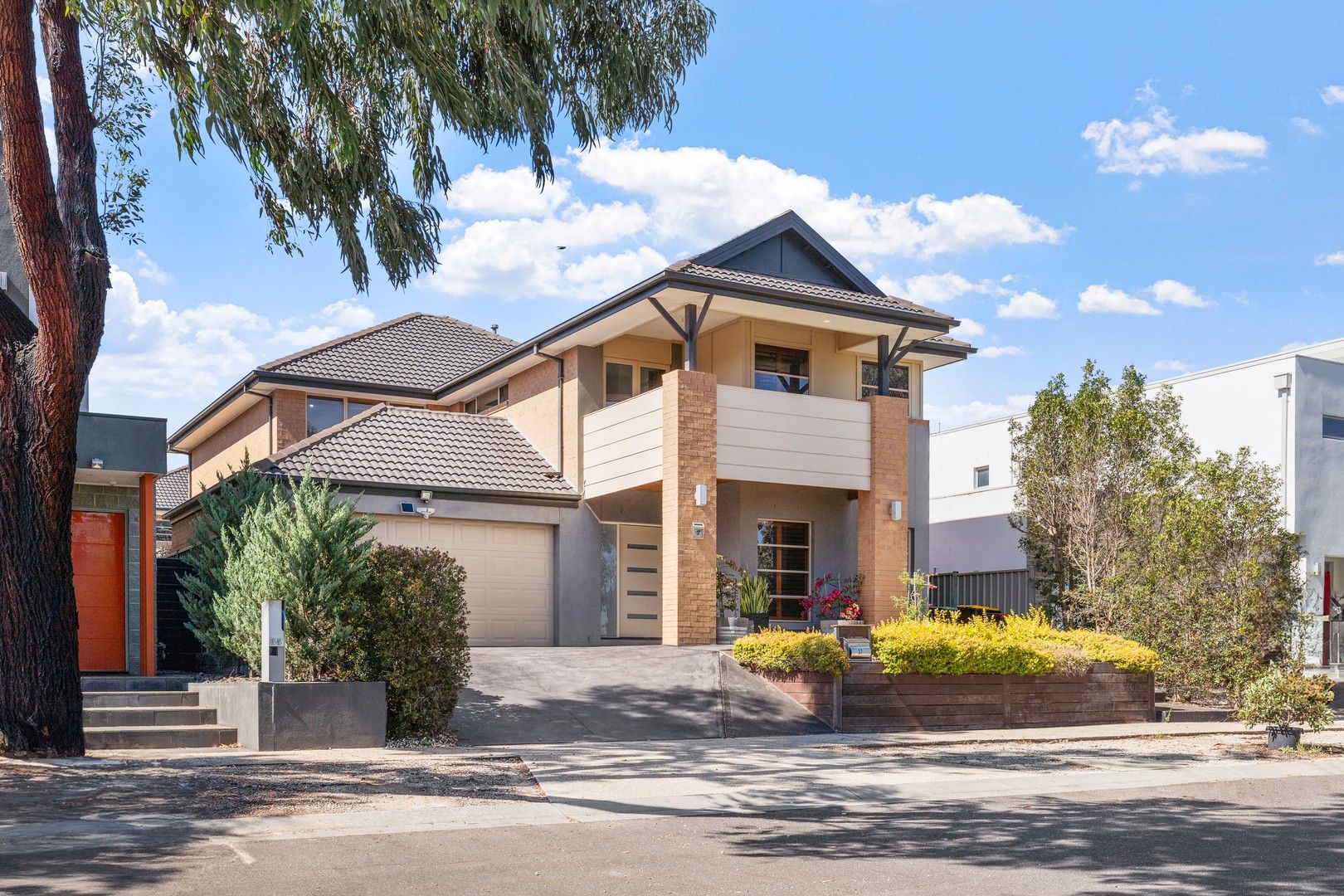 5 bedrooms House in 37 Vintage Way CAROLINE SPRINGS VIC, 3023