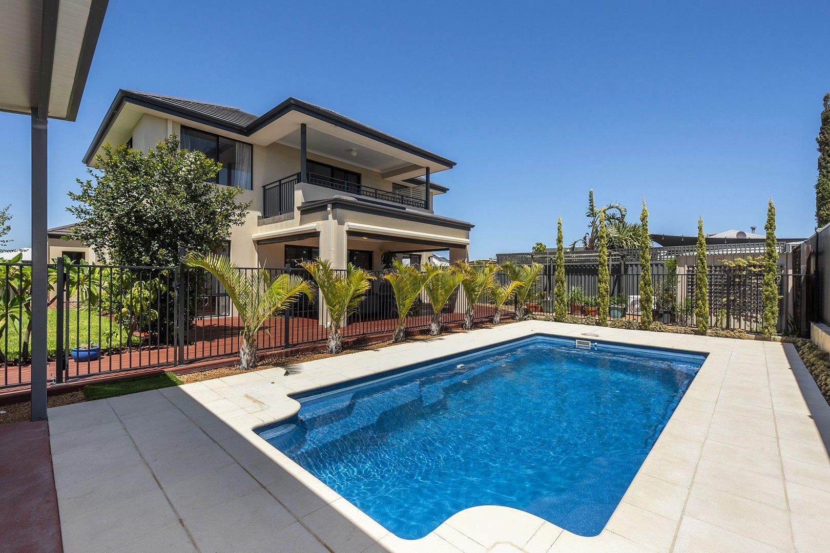 4 bedrooms House in 35 Monroe Cross AVELEY WA, 6069