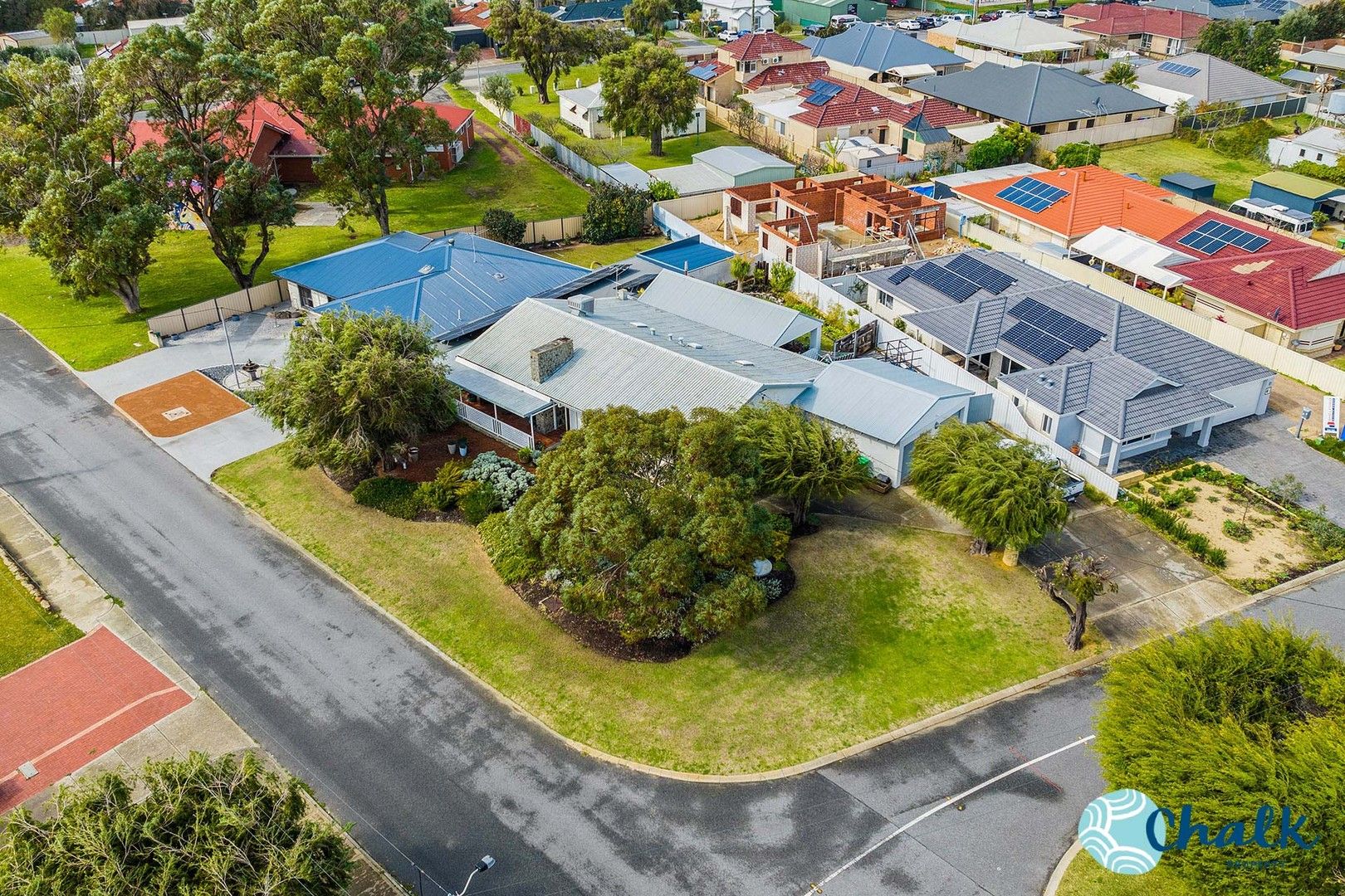 3 bedrooms House in 2 South Road SHOALWATER WA, 6169