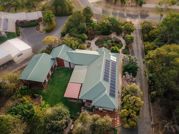 16 Coaker Drive, Emerald QLD 4720