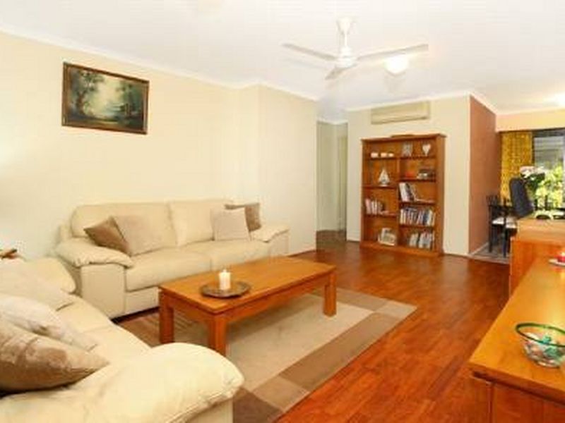 2/4 Gumbeel Court, HIGHLAND PARK QLD 4211, Image 1