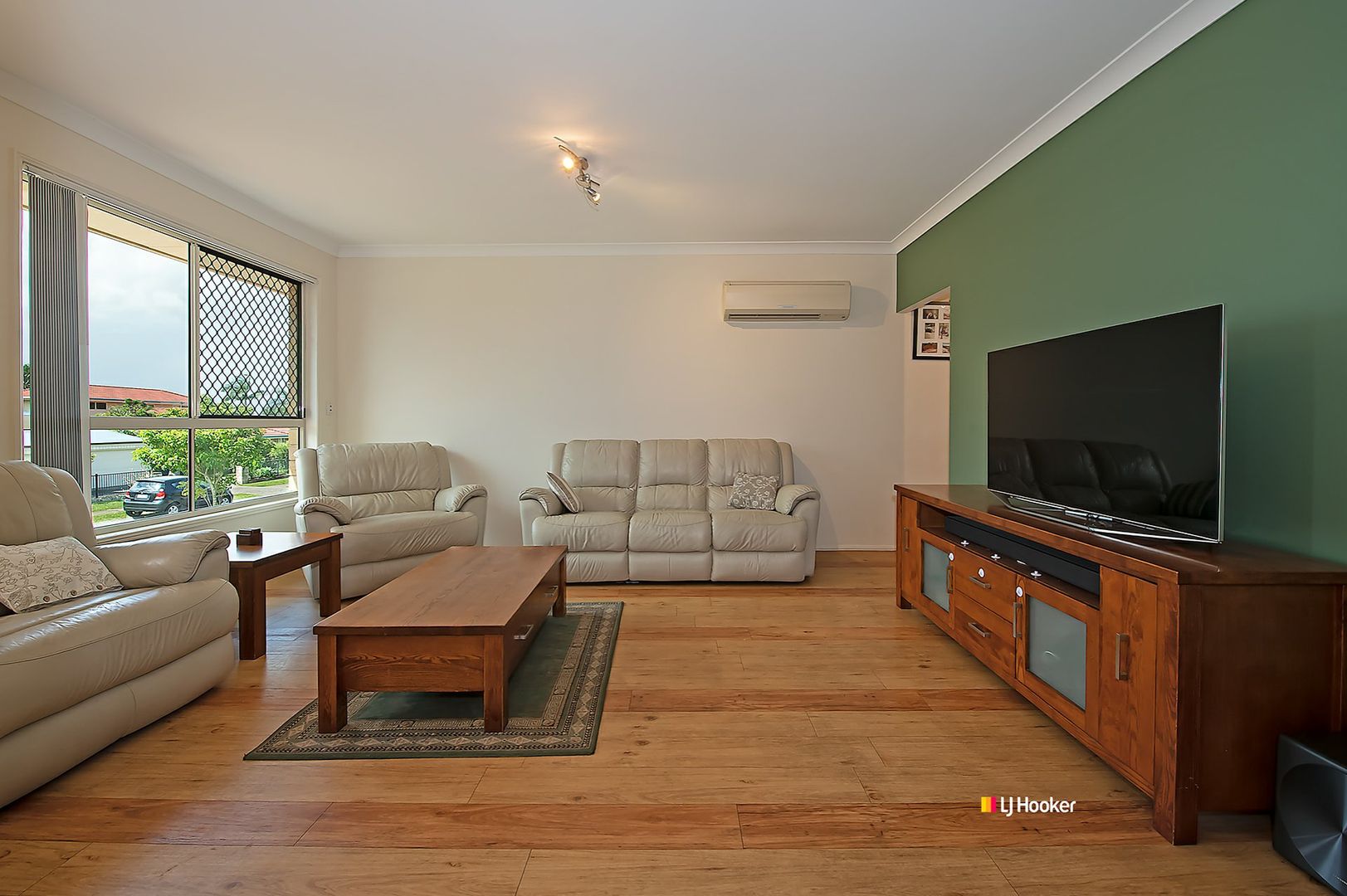 33 Raffindale Avenue, Dakabin QLD 4503, Image 2