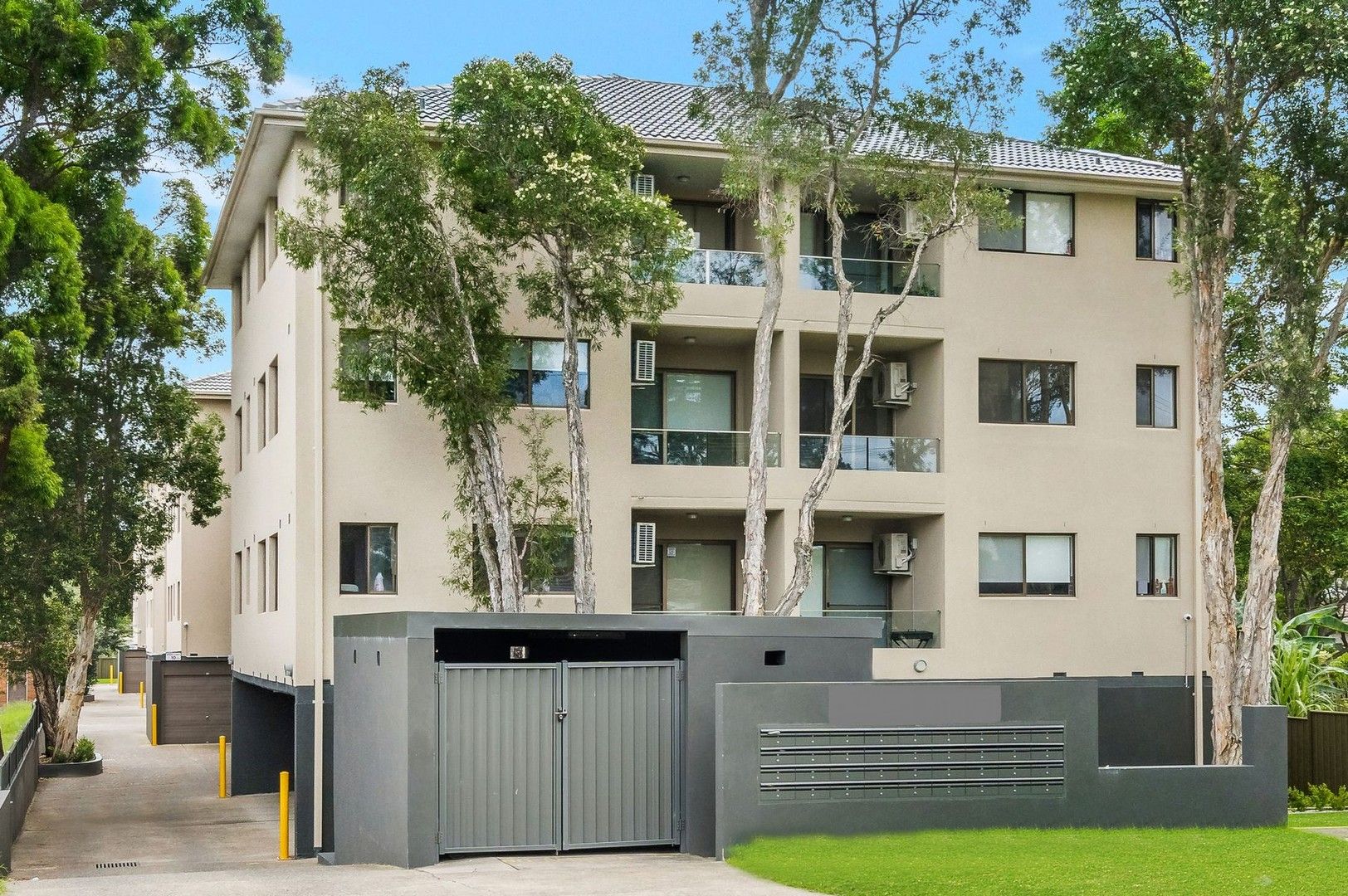 2 bedrooms Apartment / Unit / Flat in  CARRAMAR NSW, 2163