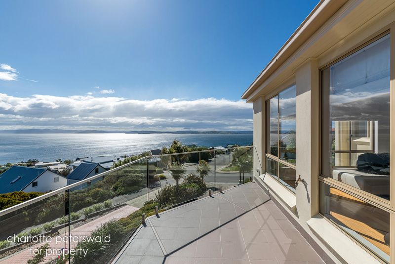 35 Tahune Crescent, Blackmans Bay TAS 7052, Image 2