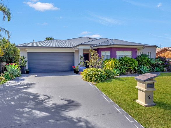 9 Spikes Court, Arundel QLD 4214