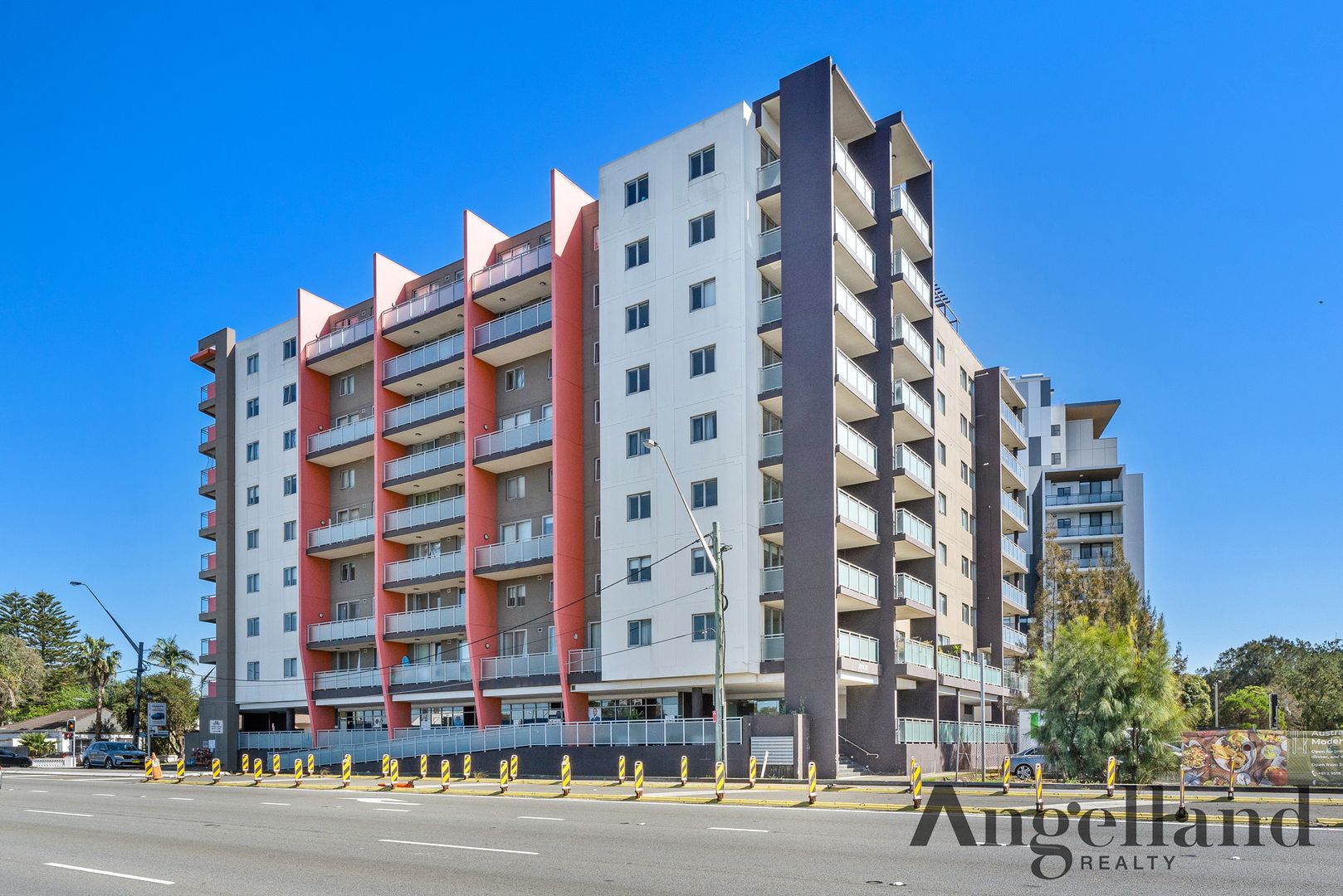 1 bedrooms Apartment / Unit / Flat in 104/26-32 Marsh Street WOLLI CREEK NSW, 2205