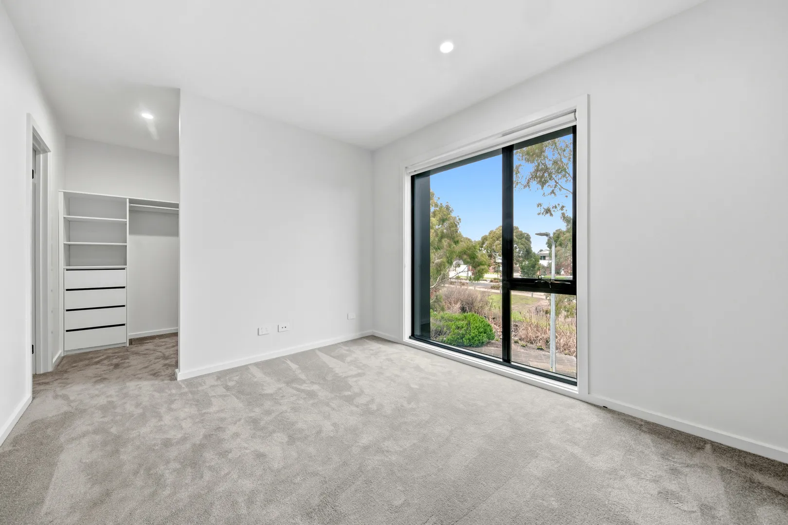 Brand New Spacious Family Living in Point Cook - Widok 5