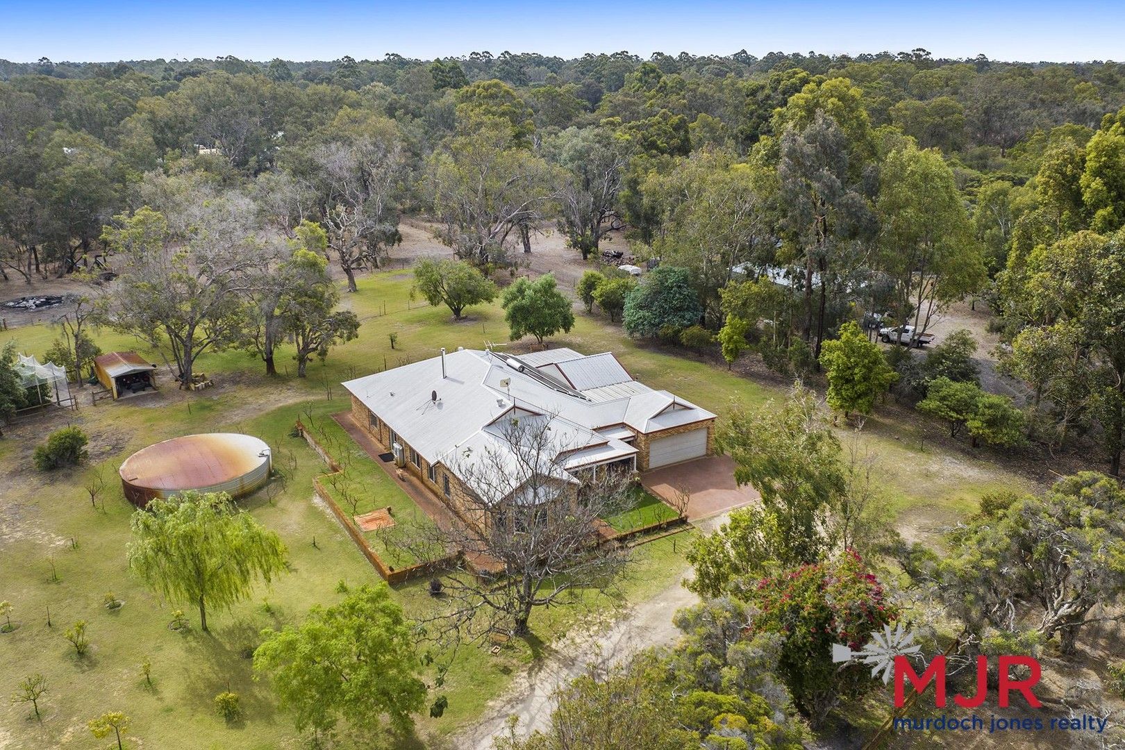 5 bedrooms House in 43 Old Dairy Court OAKFORD WA, 6121