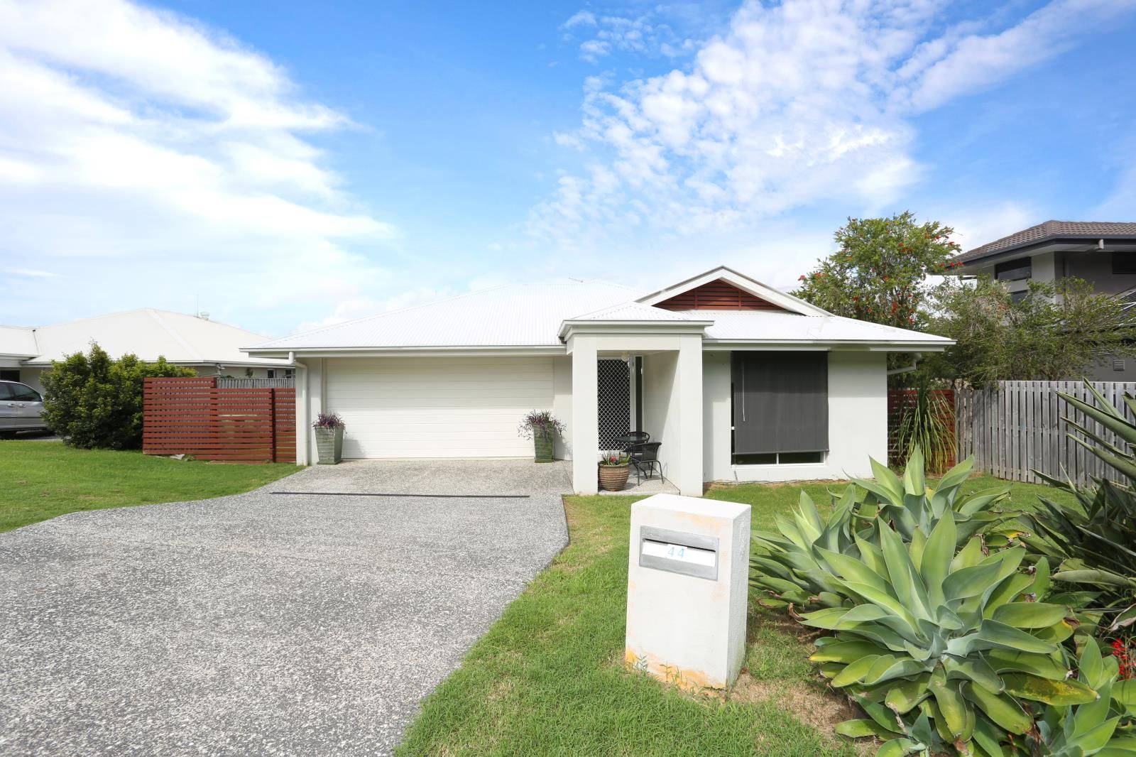 4 bedrooms House in 44 Skyline Circuit BAHRS SCRUB QLD, 4207