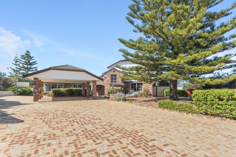 3 bedrooms House in 8 Castle Court KALLAROO WA, 6025