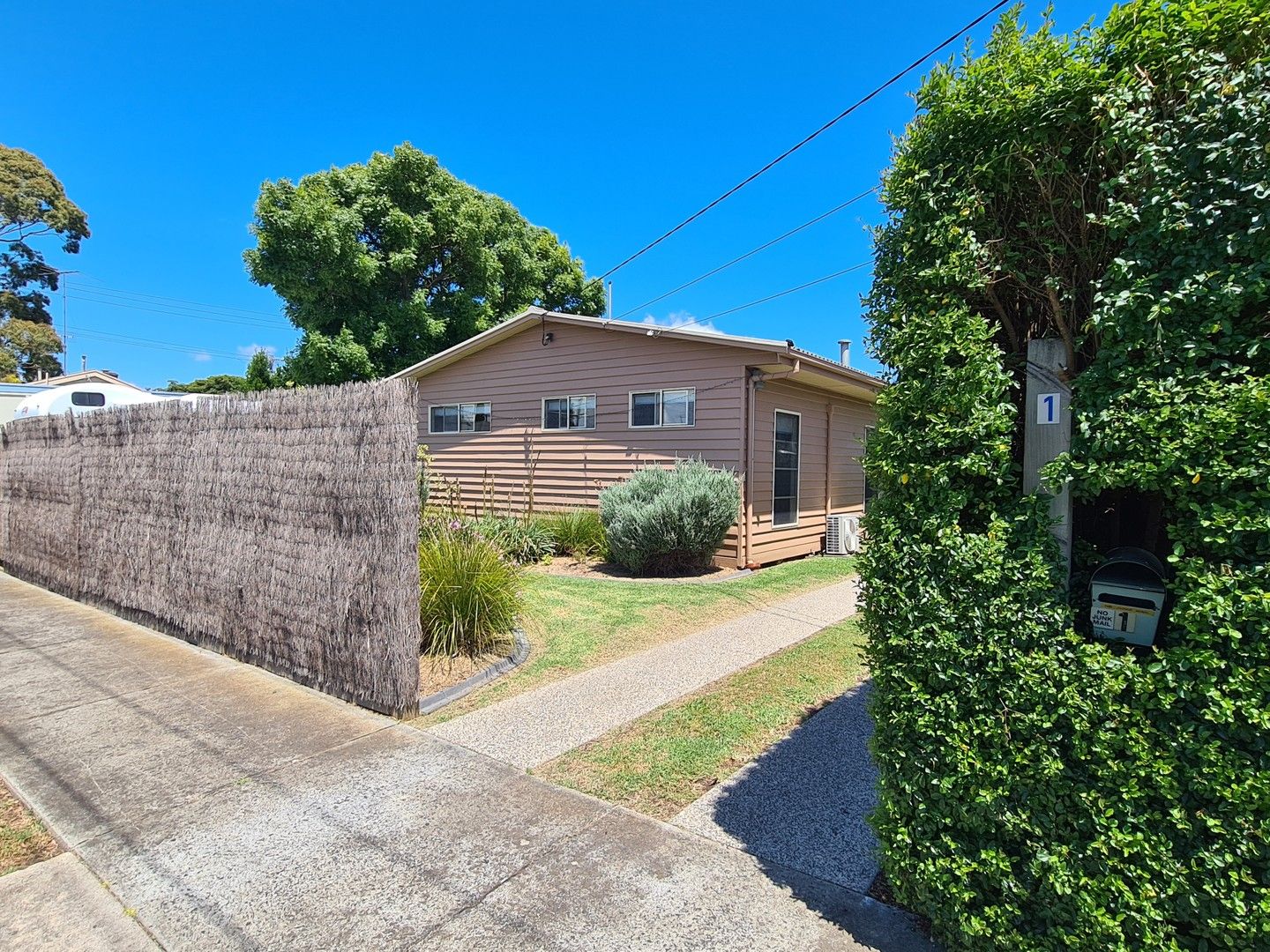 3 bedrooms House in 1 Chandos Court ST ALBANS PARK VIC, 3219