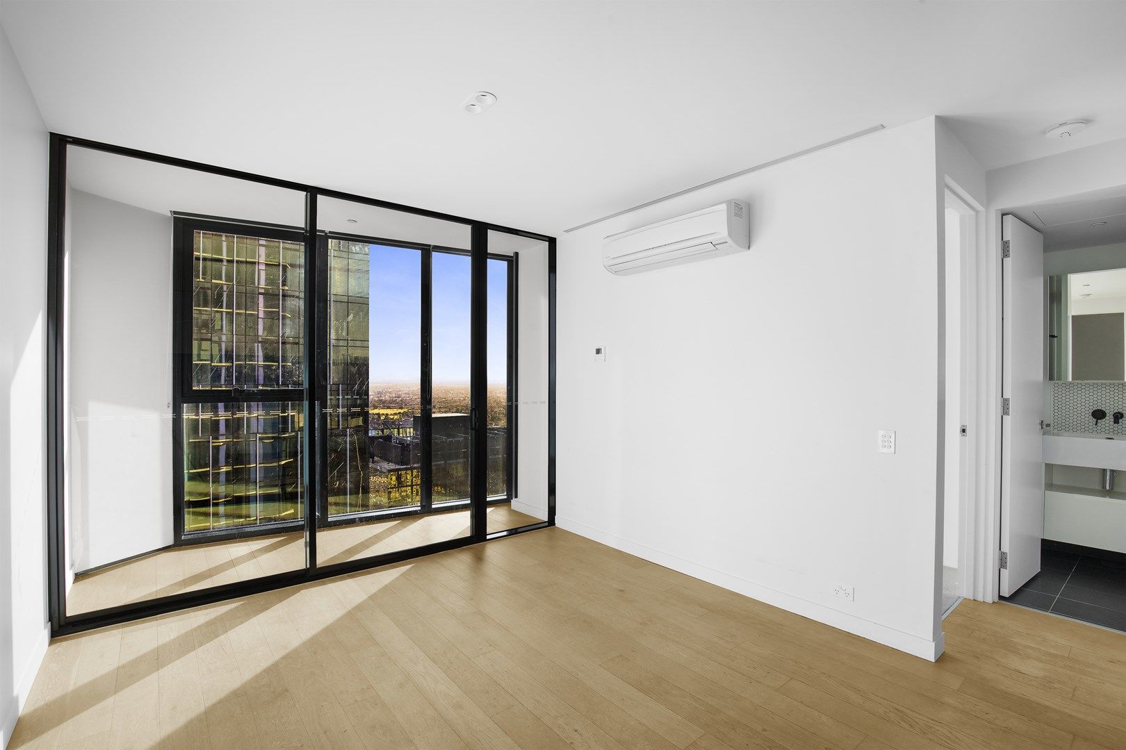 2 bedrooms Apartment / Unit / Flat in Unit 6001/442 Elizabeth St MELBOURNE VIC, 3000