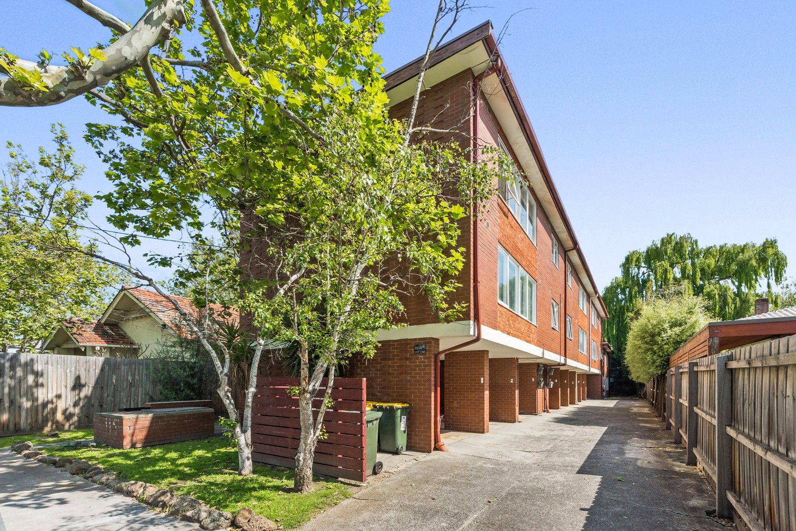 2 bedrooms Apartment / Unit / Flat in 2/115 Mitford Street ELWOOD VIC, 3184