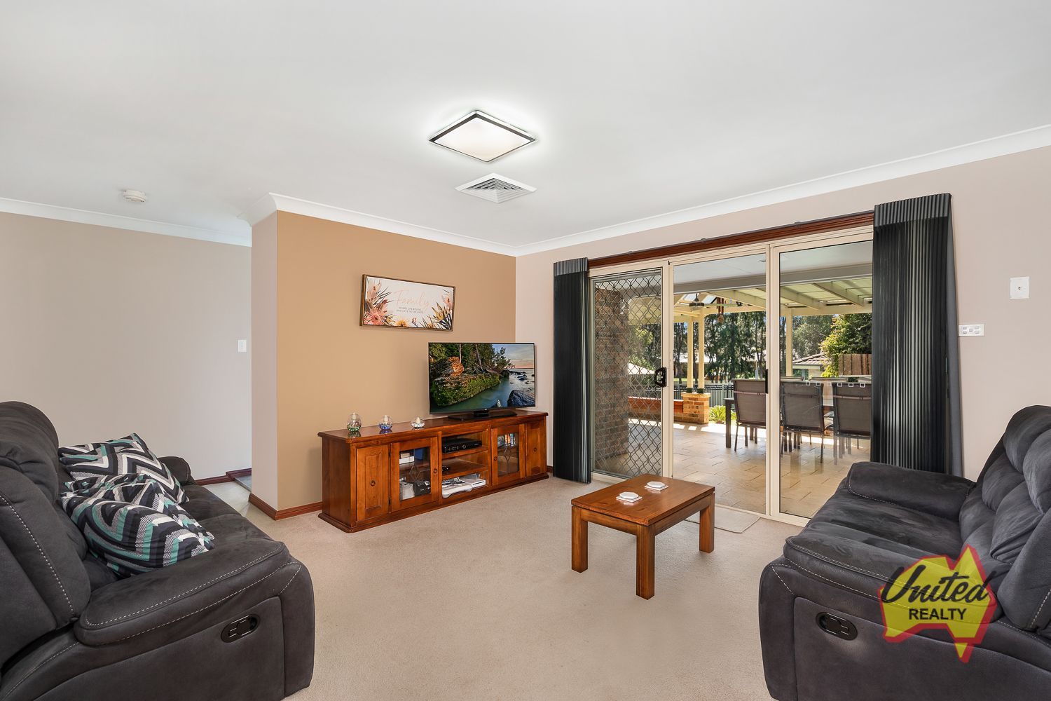 4 Marsh Place, The Oaks NSW 2570, Image 2