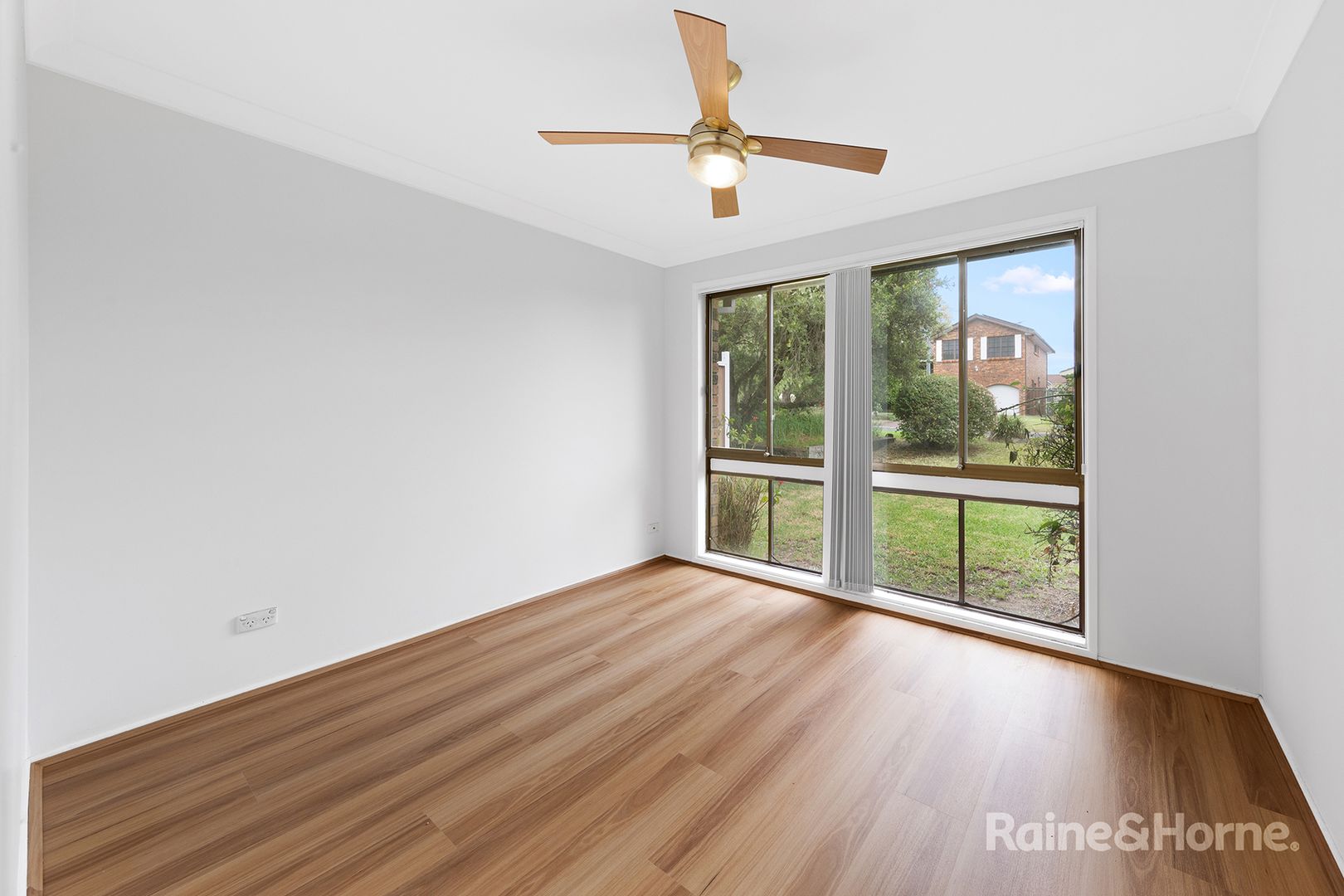 4 Adam Place, Macquarie Fields NSW 2564, Image 2