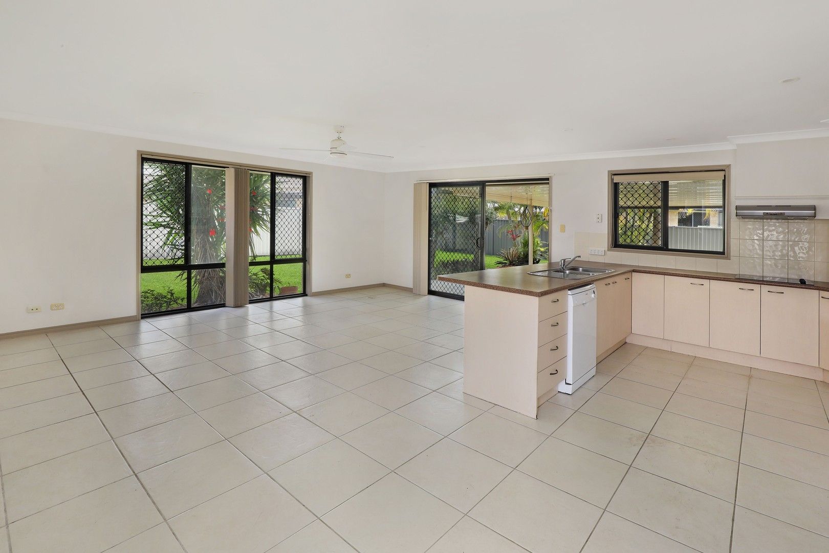 27 MADDOCK AVENUE, Mooloolah Valley QLD 4553, Image 0