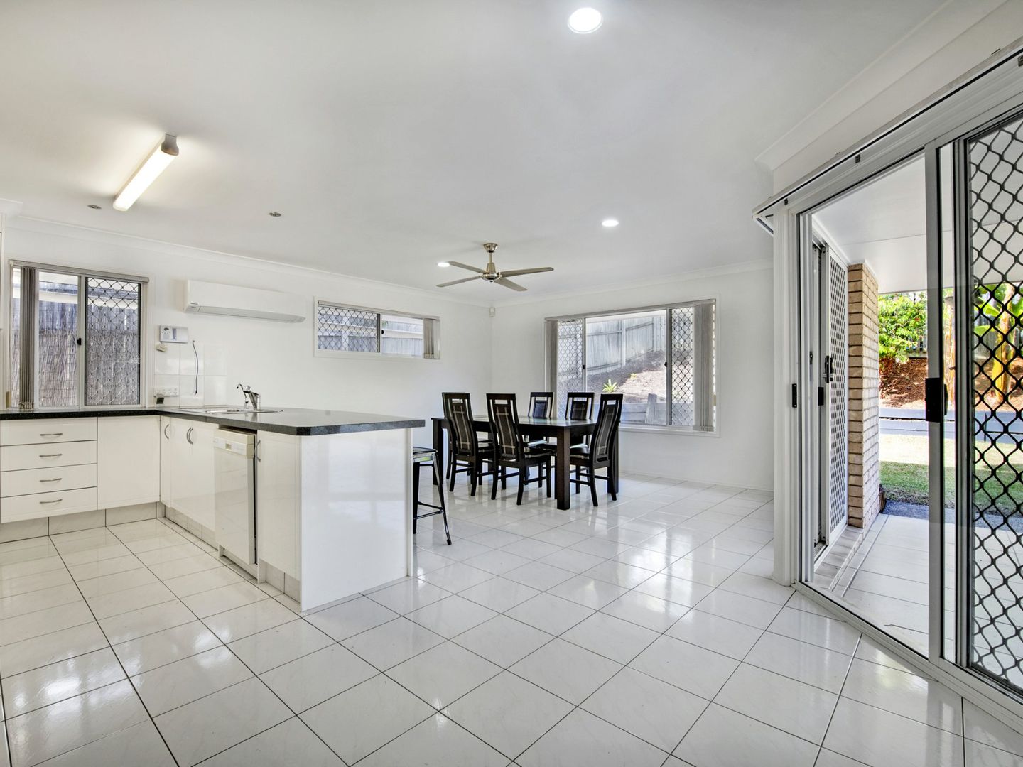 48 Wintergreen Drive, Parkwood QLD 4214, Image 2