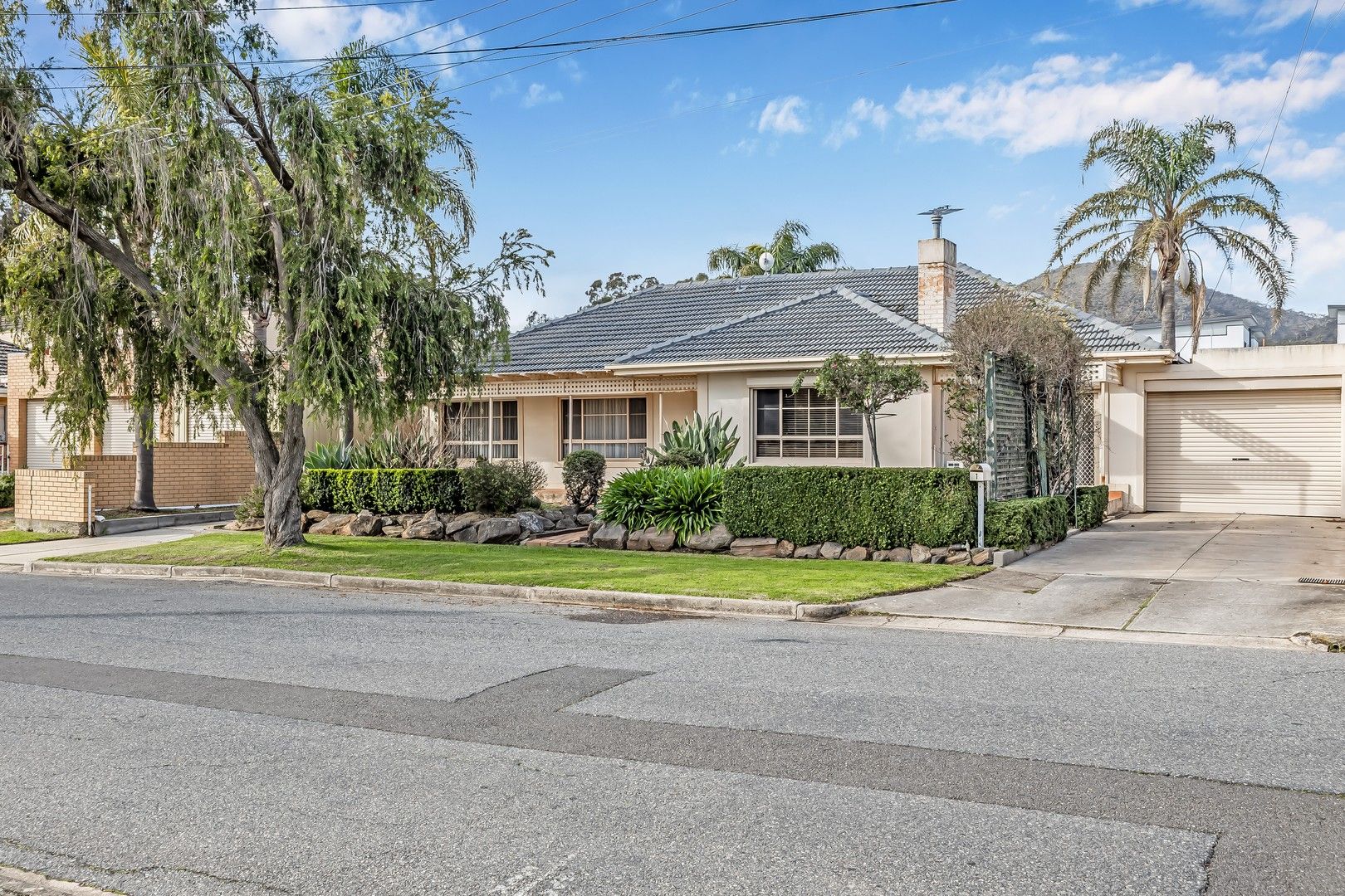 4 bedrooms House in 1 Quinn Avenue ROSTREVOR SA, 5073