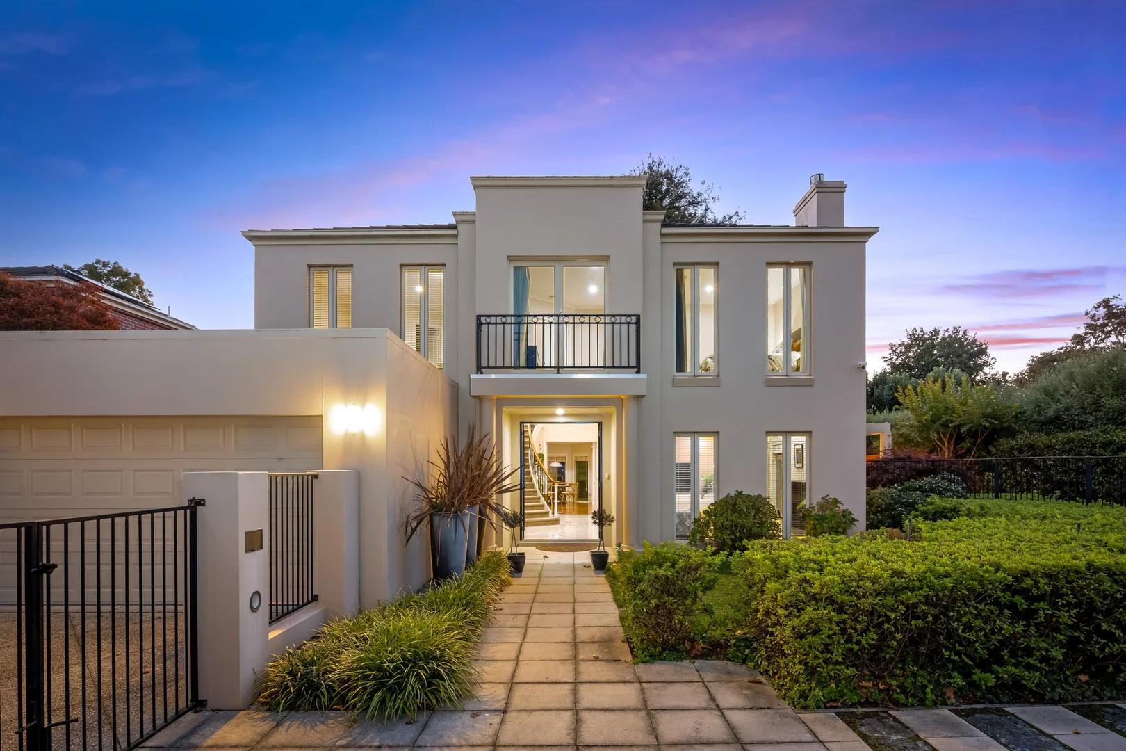 7 St Glens Way, Lake Gardens VIC 3355