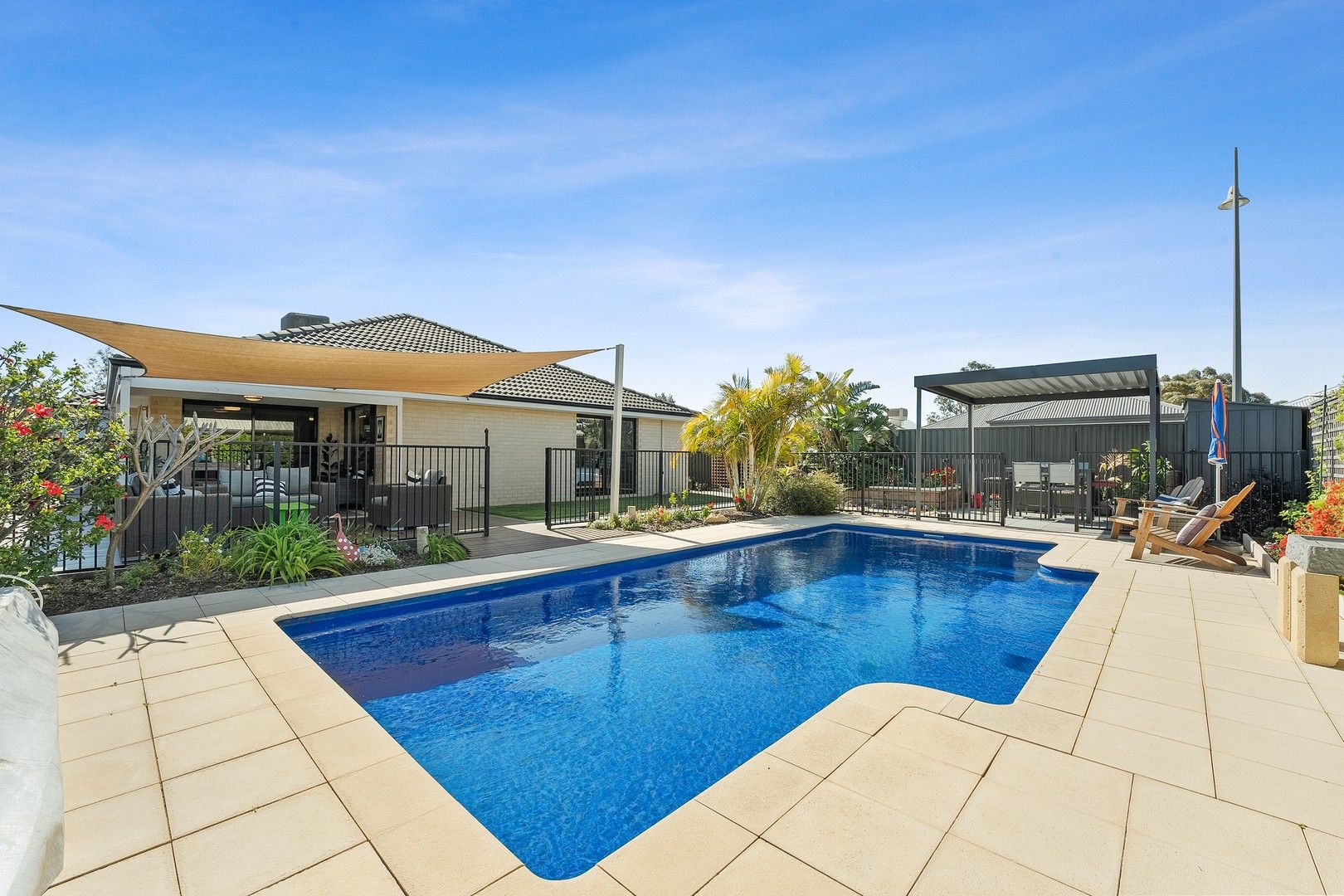 4 bedrooms House in 37 Camelot St BALDIVIS WA, 6171