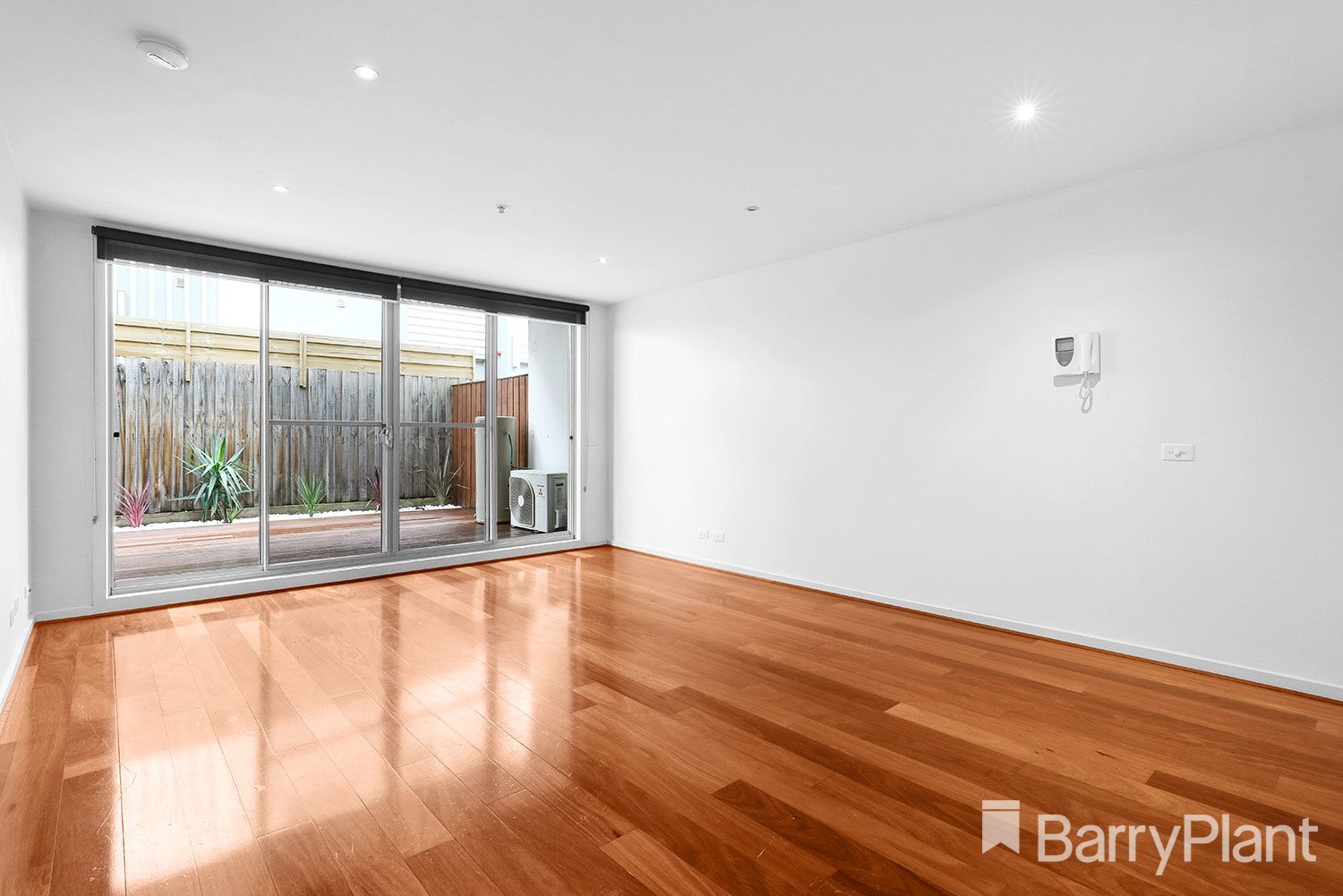 2 bedrooms Apartment / Unit / Flat in 4/533-535 Nepean Highway BONBEACH VIC, 3196