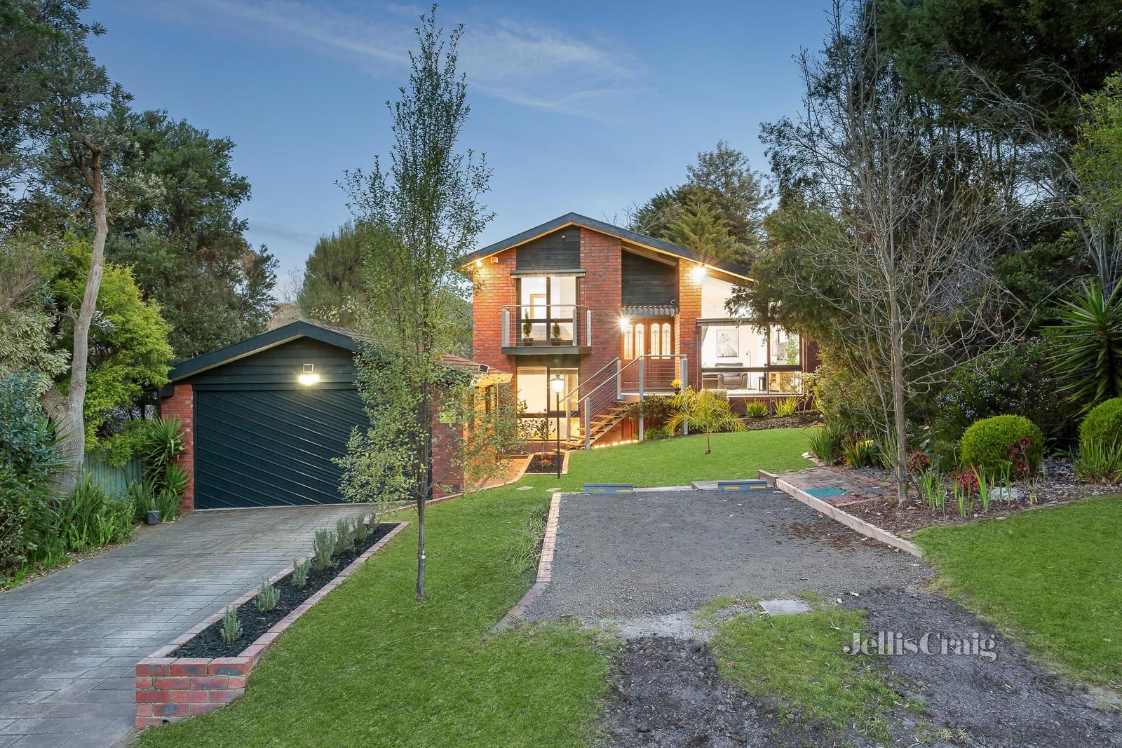 4 bedrooms House in 2 Algona Court ST HELENA VIC, 3088