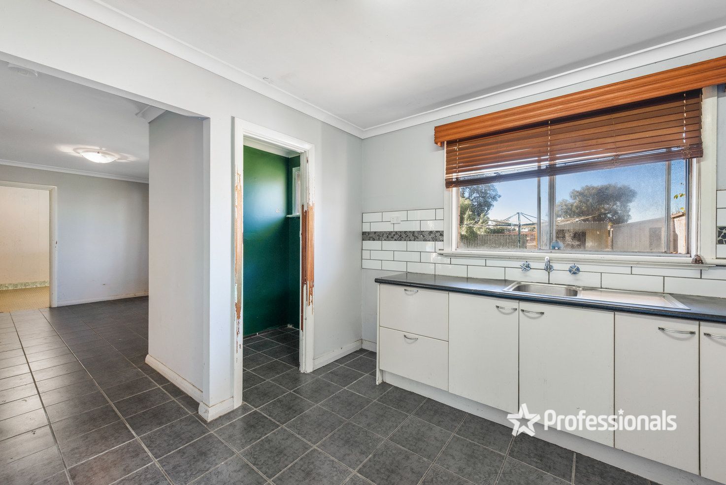 9 Blencowe Road, Utakarra WA 6530, Image 2