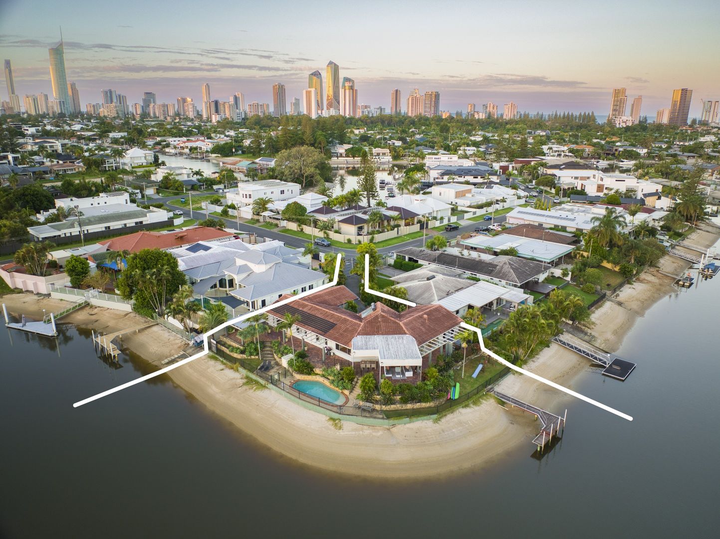 29 Beverley Crescent, Broadbeach Waters Property History & Address