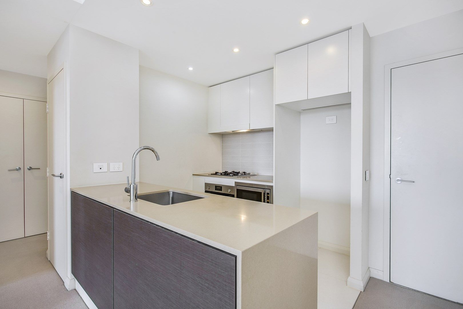 1 bedrooms Apartment / Unit / Flat in 805/8 Baywater Drive WENTWORTH POINT NSW, 2127