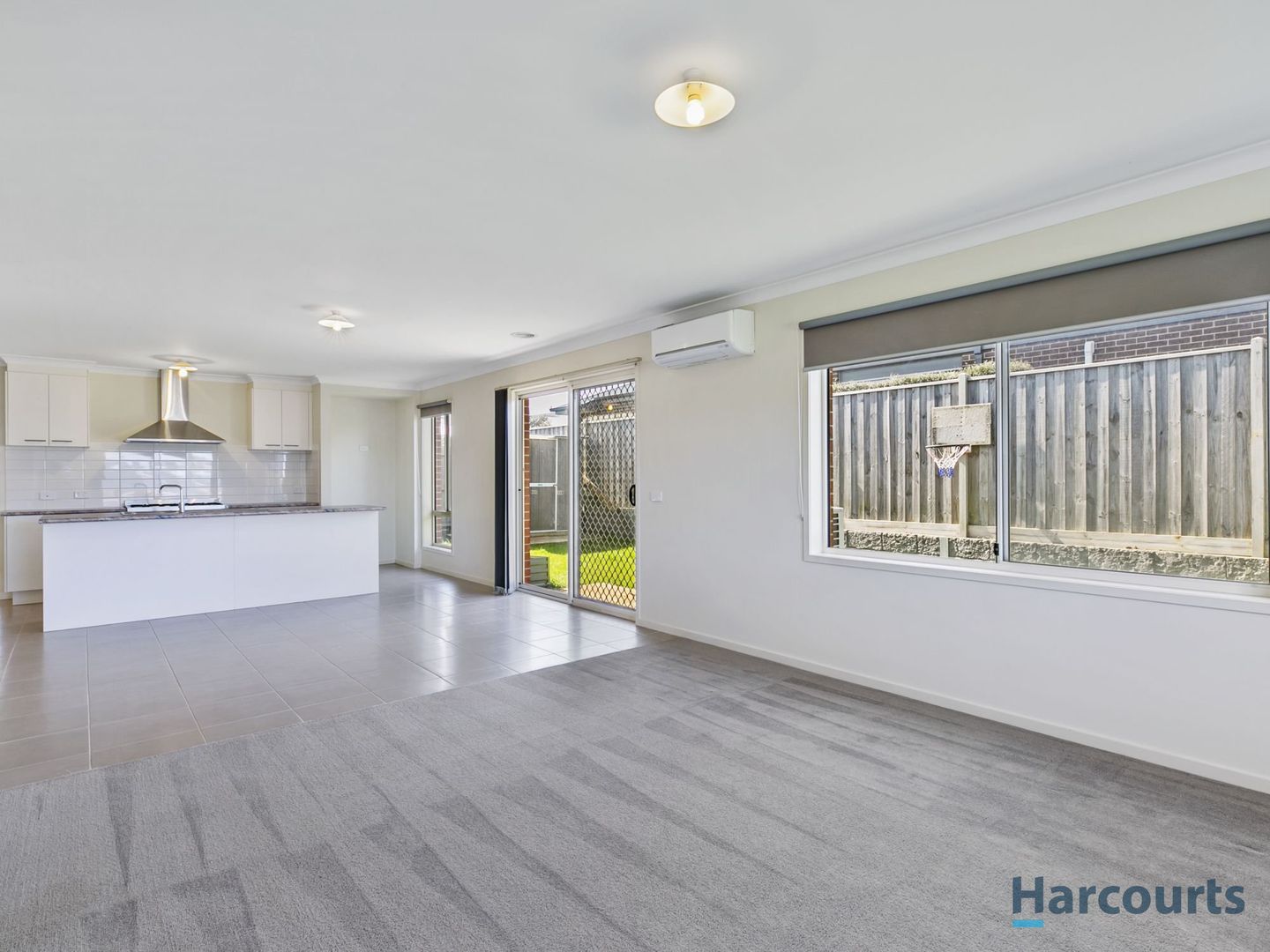 8 Sunridge Avenue, Warragul VIC 3820, Image 2