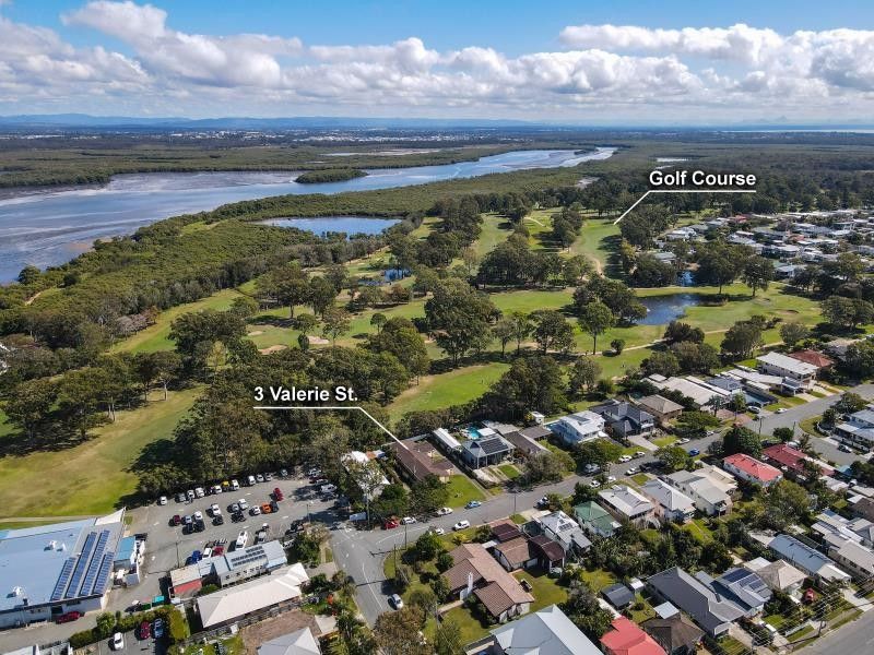 4 bedrooms House in 3 VALERIE STREET CLONTARF QLD, 4019