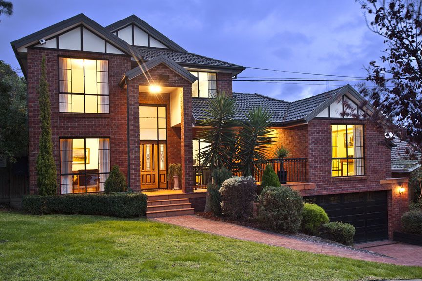 5 bedrooms House in 5 Alimar Road GLEN WAVERLEY VIC, 3150
