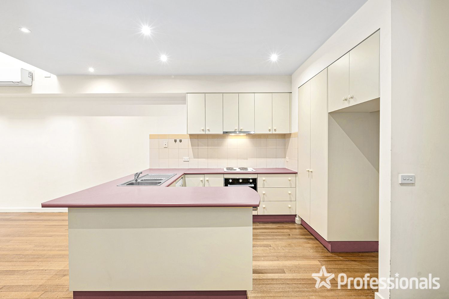 3 bedrooms Apartment / Unit / Flat in 6/310 Station Street BOX HILL SOUTH VIC, 3128