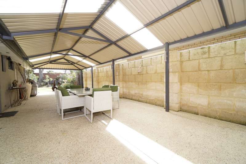 4 bedrooms House in 484 Karrinyup Road GWELUP WA, 6018