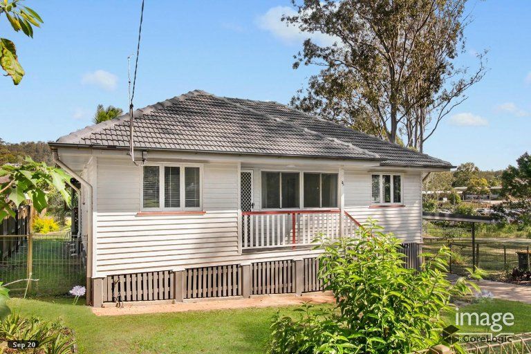 3 bedrooms House in 75 Nursery Rd HOLLAND PARK WEST QLD, 4121