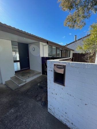 3 bedrooms House in 14 Epenarra Close HAWKER ACT, 2614