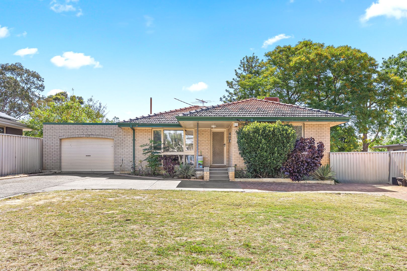 3 bedrooms House in 115 Girrawheen Avenue GIRRAWHEEN WA, 6064
